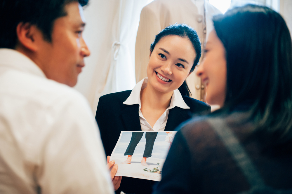 ウェディングプランナーの年収はどのくらい 私の周りの相場や給料の決まり方を紹介します ジョブール