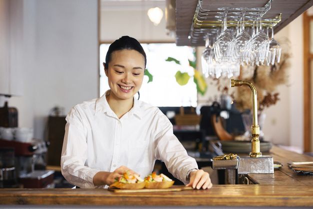 飲食店の仕事内容16個の業務 向いている人 向いていない人の特徴についても解説します ジョブール