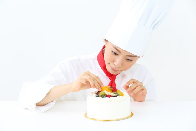 パティシエ給料の相場は 給料を上げるためにやるべき6個のことも紹介します ジョブール